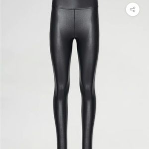Carbon38 Black Legging in Takara Shine